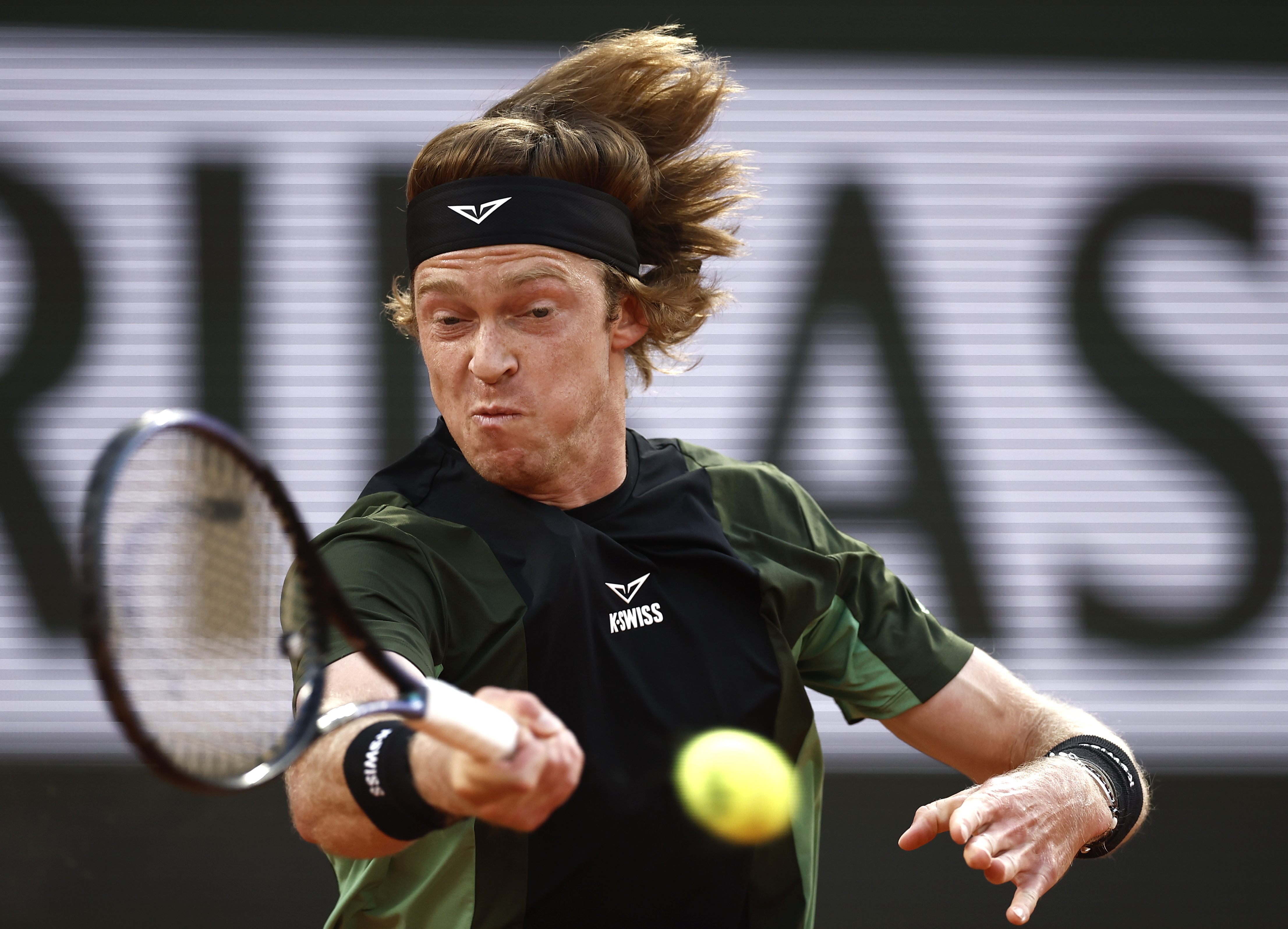 美国网球队血洗法国网球队，纳达尔三分雨点燃全场的简单介绍