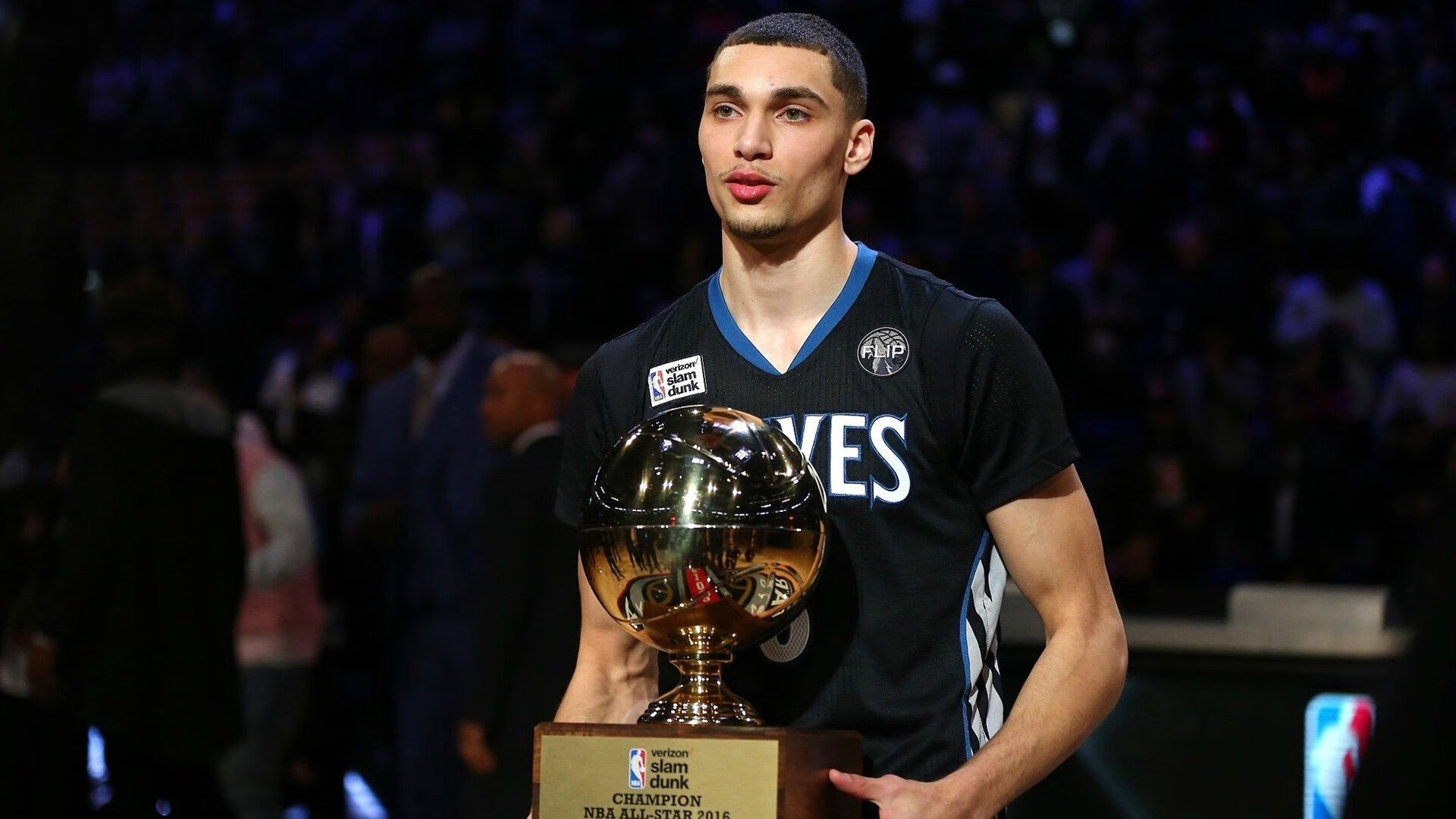 篮网掀翻深圳队，字母哥在NBA季后赛接管比赛，跨界竞技场上的统治力启示